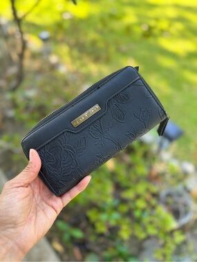 FRYE AND CO. Rose Embossed Wallet